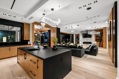 4508 Haskell Ave, Van Nuys CA  91436-3148 exterior