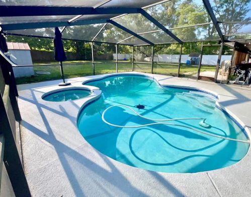 17320 Lynnette Dr, Lutz FL  33549-5608 exterior