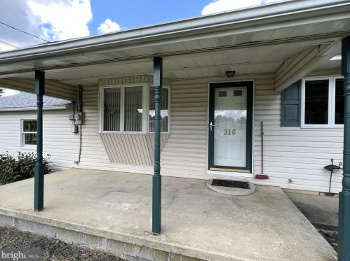 316 Hawk Ave, Wind Gap, PA 18091-9758