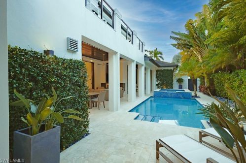 336 1st Ave, Naples FL  34102-5905 exterior