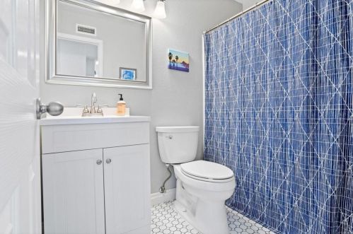 1818 Blackhawk Ave, Oceanside CA  92056-2908 exterior