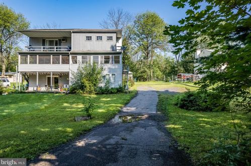 1393 Valley Rd, Pottstown, PA 19464-2439