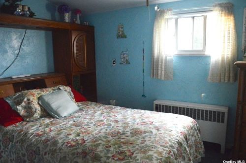 355 Heathcote Rd, North Lindenhurst NY  11757-1744 exterior