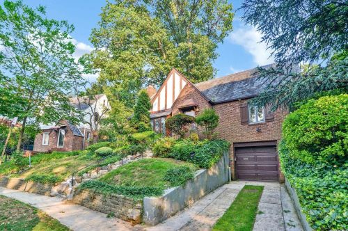 138-22 82nd Ave, Jamaica, NY 11435-1424