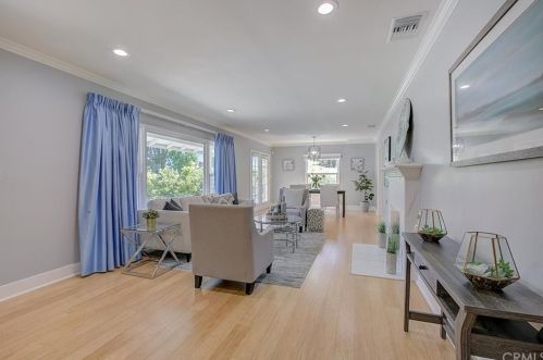835 Old Landmark Ln, La Canada, CA 91011-2526