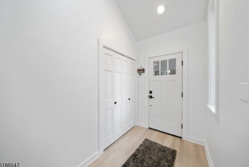 109 Taylortown Rd, Boonton, NJ 07005-8906