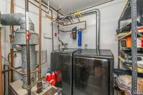 43 Elmhurst St, Elmwood Park NJ  07407-1320 exterior