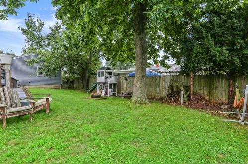 56 Windsong Ln, Milford CT  06460-5945 exterior