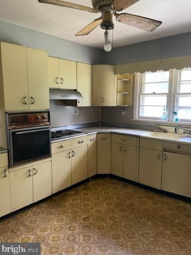 150 Elizabeth Ave, West Deptford NJ  08066-1665 exterior