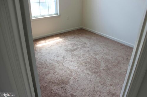 2176 Mager Dr, Herndon VA 20170-4355 exterior