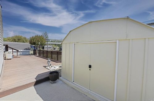 8028 Cliffrose St, Windsor CA  95492-9539 exterior