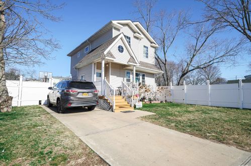477 Eden Rd, Bayshore, NY 11706-1604