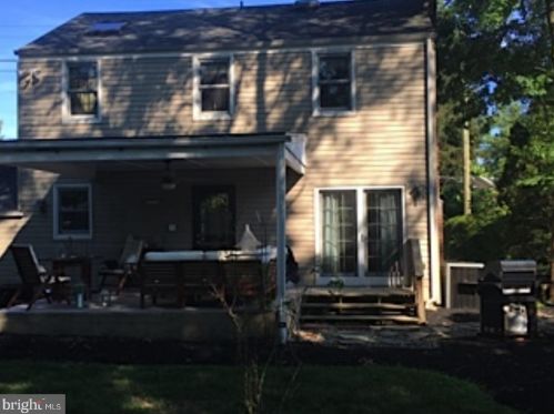 657 Crystal Lake Ave, Tavistock NJ  08033-2750 exterior