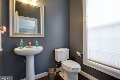 15935 Greymill Manor Dr, Haymarket VA  20169-4927 exterior