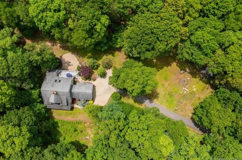 9 New Brg Rd, Brookfield Center CT  06804 exterior