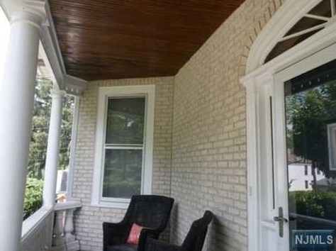63 Palisades Blvd, Palisades Park NJ  07650-2297 exterior