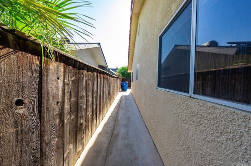 508 Heatherwood Dr, Madera CA  93637-2744 exterior