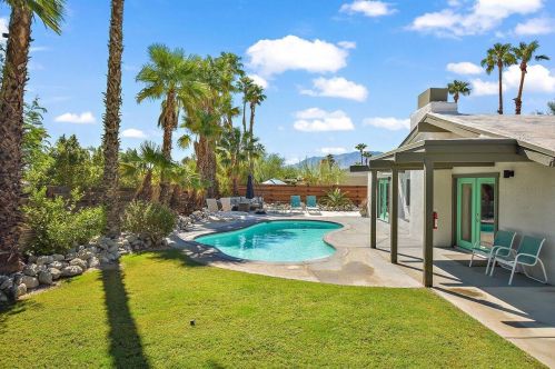 2632 Aurora Dr, Palm Springs CA  92262-2362 exterior