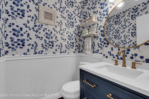 18 Woodmere Ct, East Freehold NJ  07728-4016 exterior