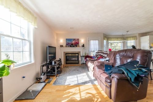 13 Betty St, Lincoln RI  02865-2203 exterior