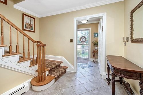 282 Ridgeway, White Plains NY  10605-4113 exterior