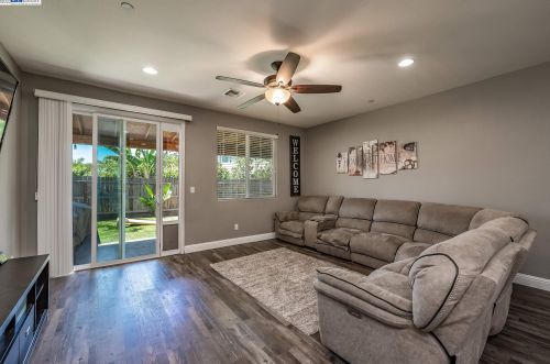 5792 Kerckhoff Ave, Fresno CA  93727-3483 exterior