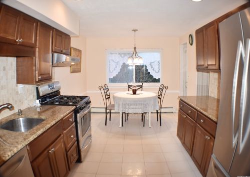 4 Valley Forge Dr, Wheatley Heights NY  11798-1215 exterior