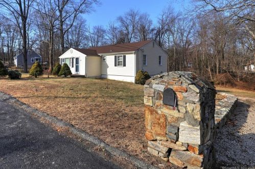 16 Rugby Rd, Huntington, CT 06484-1633