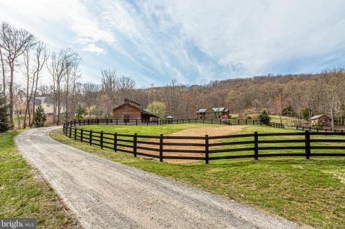 3714 Mountain Rd, Haymarket VA  20169-1739 exterior