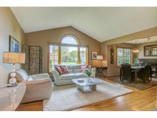 2250 Oak Glen Dr, Stillwater, MN 55082-9630