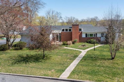 353 7th St, Coopersburg, PA 18036-1403
