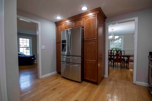 8 Cathedral Cir, Nashua NH 03063-2716 exterior