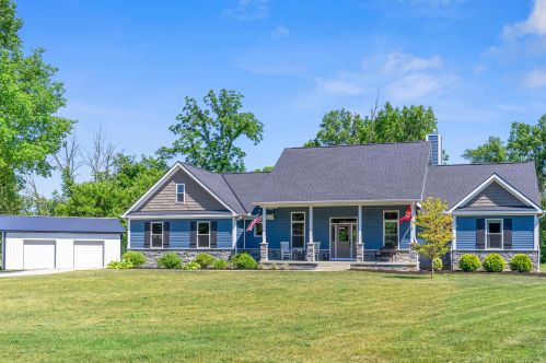1043 Carryback Dr, Pataskala, OH 43062-8410