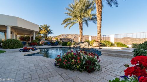 15645 7 St, Phoenix AZ 85014-4142 exterior