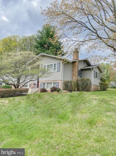6114 Harmon Pl, Springfield, VA 22152-1318