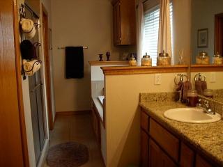 708 Garrison Ln, Yukon OK  73099-6752 exterior