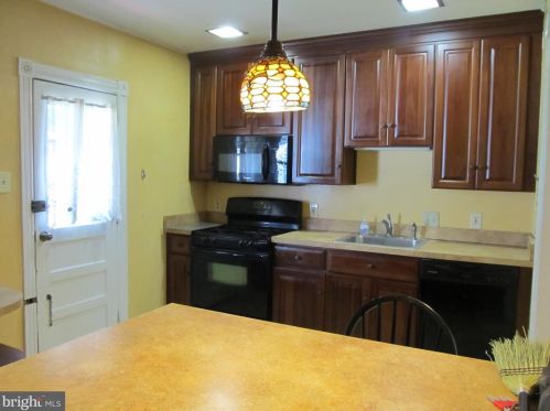 607 Cinnaminson St, Riverton NJ  08077-1423 exterior