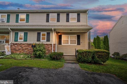 525 14th St, Catasauqua, PA 18032-1402