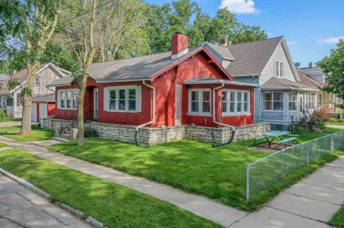 948 School Pl, Green Bay, WI 54303-1768