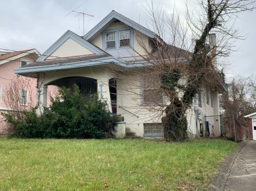 3819 Edge Hill Pl, Cincinnati, OH 45229-1803