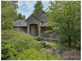 551 Hagen Dr, Hendersonville, NC 28739-8940