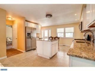 129 3rd Ave, Wildwood Crest, NJ 08260-2929