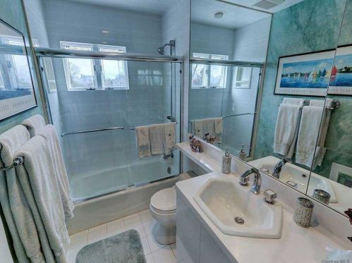 2563 Ocean Ave, North Bellmore NY  11710-3830 exterior