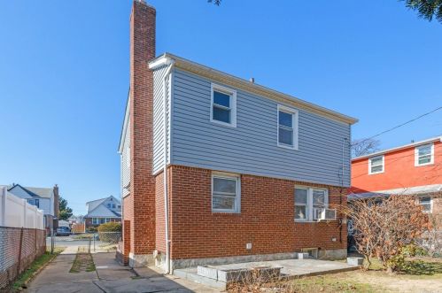 56 Wellington Rd, Floral Park NY  11003-1414 exterior