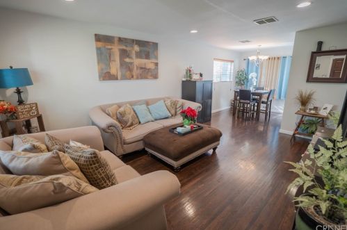 8341 Cantaloupe Ave, Van Nuys CA 91402-3806 exterior