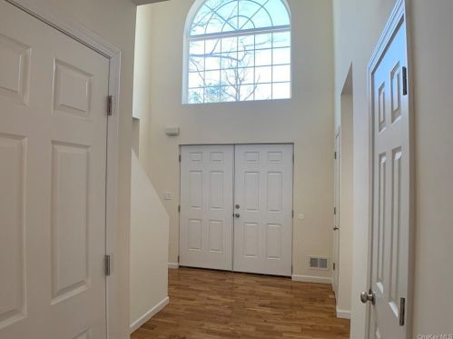34 Picadilly Cir, Rock Hill NY  12775-6406 exterior
