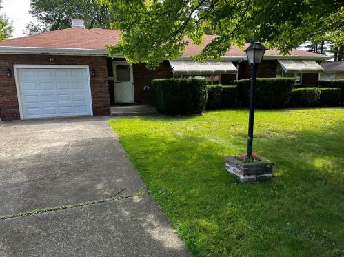 229 Meadowbrook Rd, Hermitage, PA 16148-2621