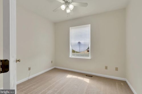 6 Terry Ct, New Castle DE  19720-7697 exterior