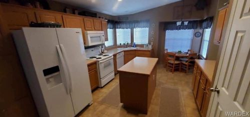 1643 Vly Dr, Mohave Valley AZ  86440-8583 exterior