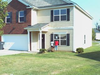 1827 Bray Dr, Charlotte NC  28214-1059 exterior